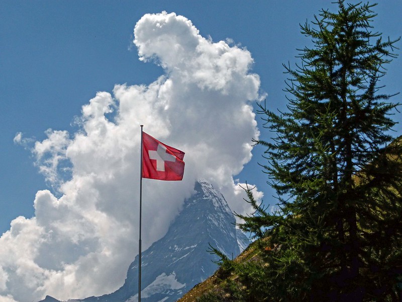 Flagge%20Schweiz%20mit%20Matterhorn